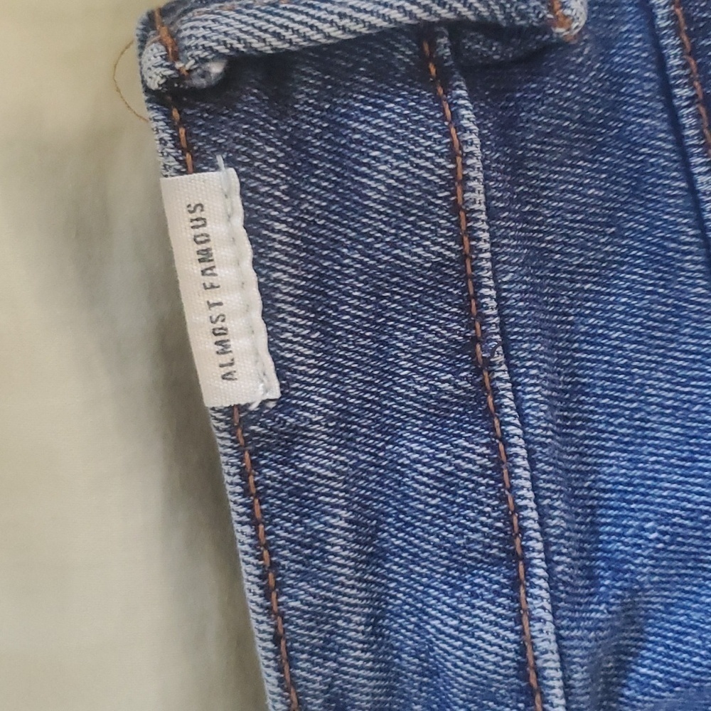 Almost Famous Distressed Jeans - Picture 7 of 8